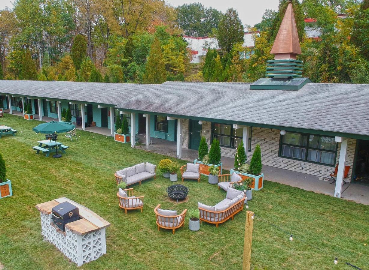 The Springs Motel New Ashford Экстерьер фото